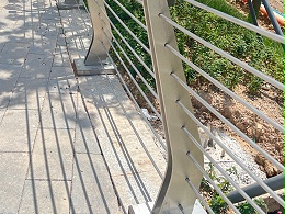 管鋼強(qiáng)不銹鋼管廠家河道護(hù)欄客戶自施工案例
